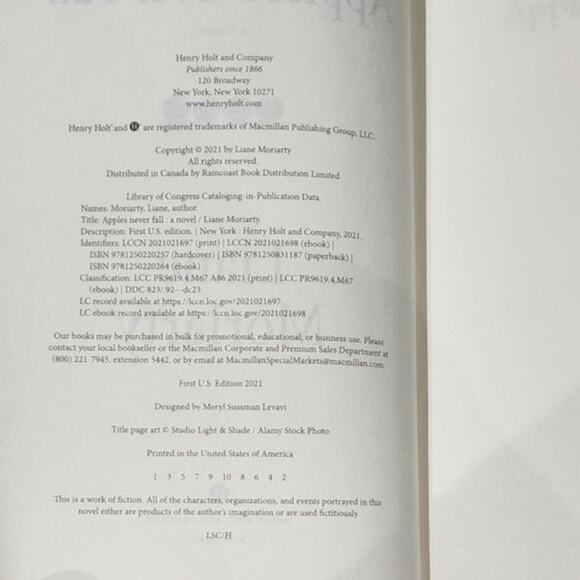 Apples Never Fall Liane Moriarty Hardcover Book - Picture 5 of 7